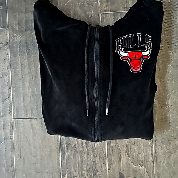 Chicago Bulls Velour Woman's Hoodie - Picture 1 of 5